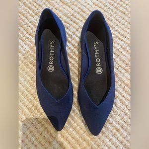 Rothy's navy pointed flat. Size 8. Navy